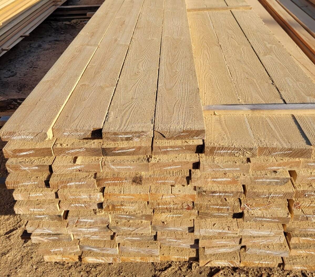 We offer various grades of softwood with PEFC®, FSC® and/or ISPM 15 labels.